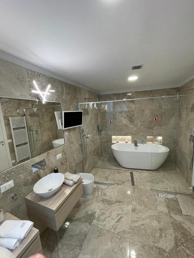 Apartamento Luxury 1 Al Duomo Di Parma Exterior foto